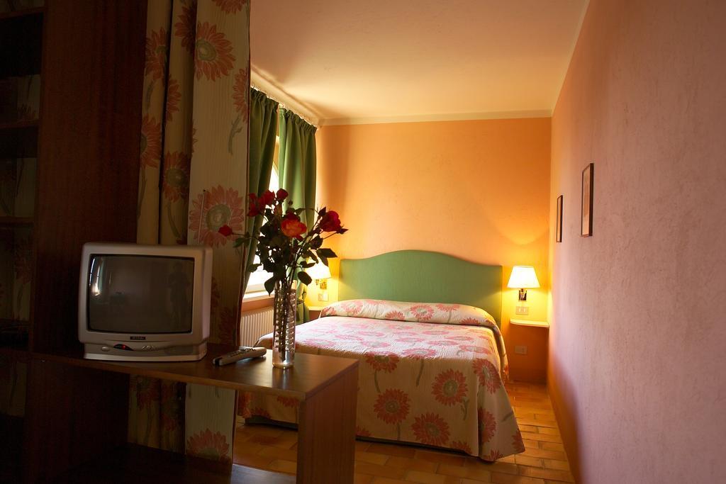 Agriturismo Il Torrione Pinerolo Værelse billede